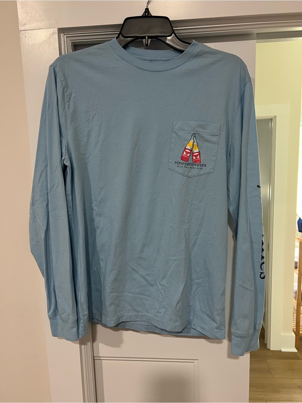Vineyard Vines Men's Light Blue Long-Sleeve Pocket Tee with Beer Logo
